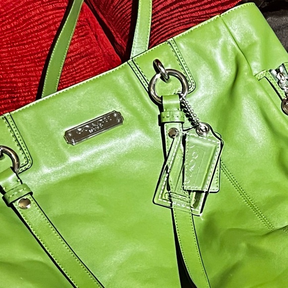 COACH Gallery Green Leather Zipper Pockets Double Handles Medium Tote Bag GUC!! - Picture 3 of 12